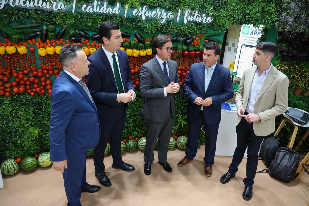 Francisco Góngora visitó la XVI Feria Agrícola Expolevante-Níjar para acompañar a las más de 30 empresas ejidenses participantes