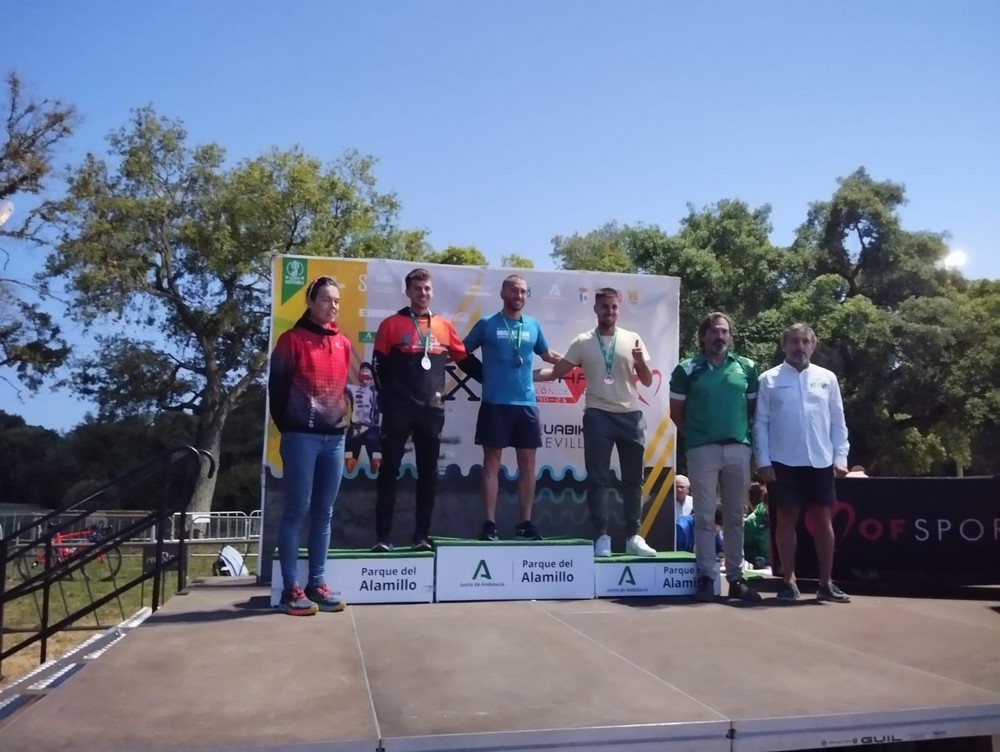 Cosecha de medallas para el Triatlón El Ejido en el Campeonato de Andalucía de media distancia
