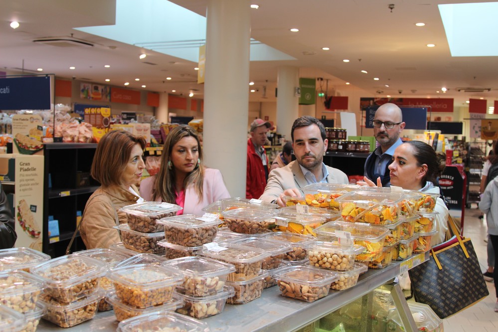 ‘Sabores Almería’ dice ‘ciao’ a Italia con la visita a un mercado gourmet