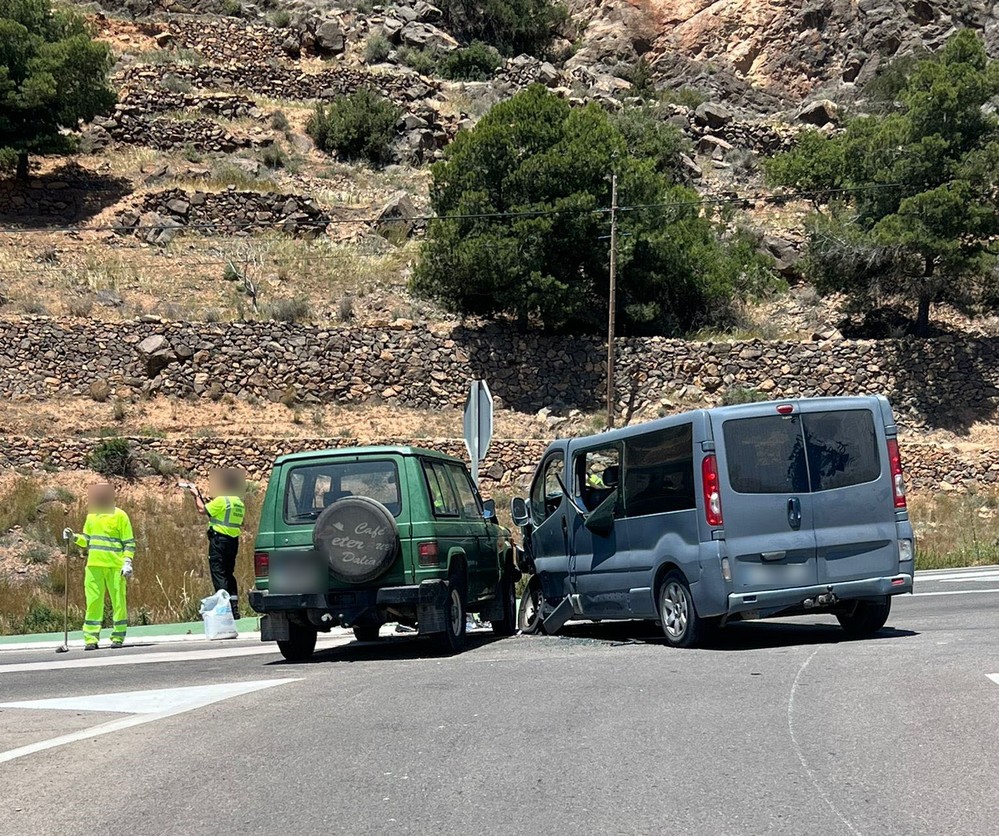 Dos heridos leves en un accidente en la entrada norte de Dalías
