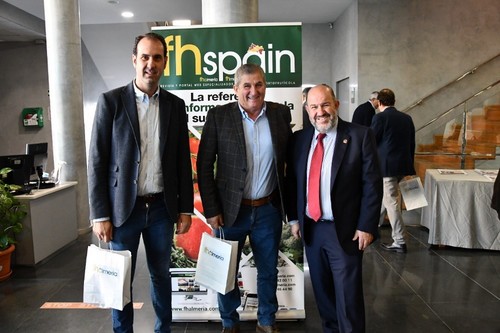 Juan José Rodríguez, presidente de la Cooperativa Santa María del Águila, José Antonio Escobar y Francisco Lirola, alcalde de Dalías