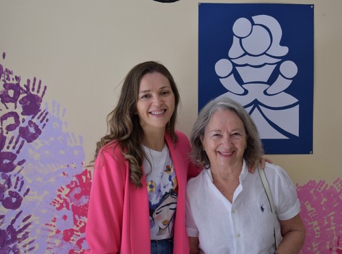 María Herminia Padial con su madre, quien fue maestra en el centro durante muchos años.