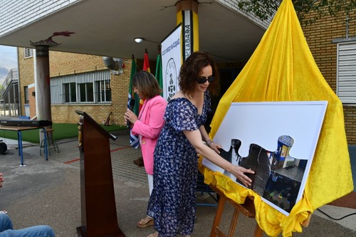 Paqui Romera, antigua alumna, participando en el acto.