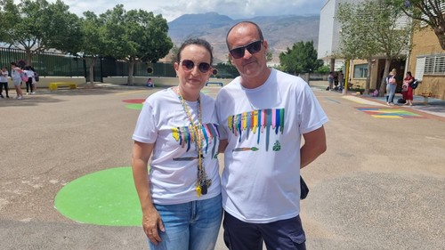 Susana Porcuna y Juanjo Martínez, secretaria y conserje del colegio Diego Velázquez.