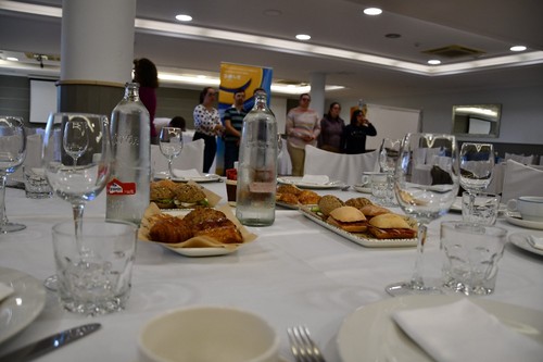 Los asistentes pusieron disfrutar de un buen desayuno.