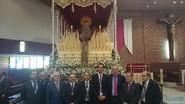 Serafín Mateo, Juan José Rodríguez y Antonio López, junto con miembros de la Cofradía de Jerez