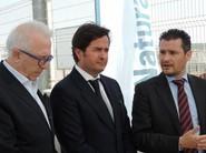 El consejero de Economía, Innovación, Ciencia y Empleo de la Junta de Andalucía, José Sánchez Maldonado, el alcalde de El Ejido, Francisco Góngora Cara, y el director general de Gas Natural Andalucía, Raúl Suárez Álvarez