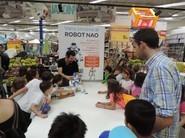 Al finalizarel taller, los niños pudieron conocer de primera mano el robot.