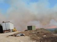 Algunas máquinas quedaron muy cerca del fuego.