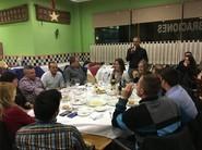 Pepe Fernández, jefe de prensa del CD El Ejido, dando la bienvenida a los asistentes a la cena