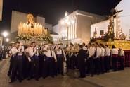 Encuentro, el Jueves Santo, de Nuestro Señor Crucificado en su Divina Misericordia y María Santísima de los Dolores, en Roquetas de Mar.