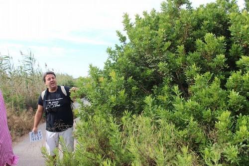 Moisés Palmero, de la Asociación 'Árbol de las piruletas' hizo un resumen de la fauna y flora de Punta Entinas en un marco incomparable.