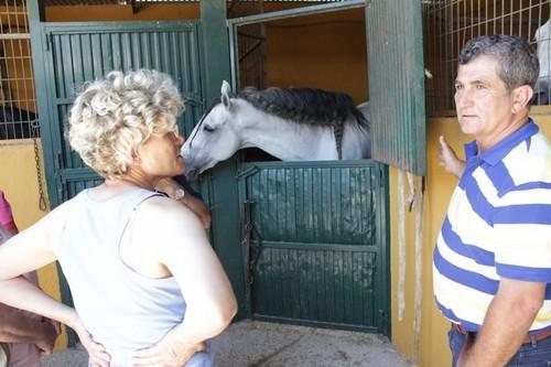 Lola Gómez, gerente de Clisol Agro, en el Club Hípico de Santa María del Águila.