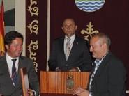 El alcalde de El Ejido hizo entrega de un reconocimiento a la Asociación de Inmigrantes para la Cooperación de Desarrollo con el norte de África