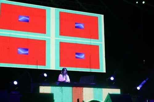 La Dj almeriense Miriam Amat animó antes del concierto de Juan Magán.