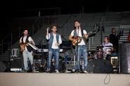 Los cantantes que amenizaron la cena.