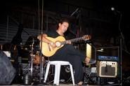 La velada estuvo amenizada por un guitarrista.