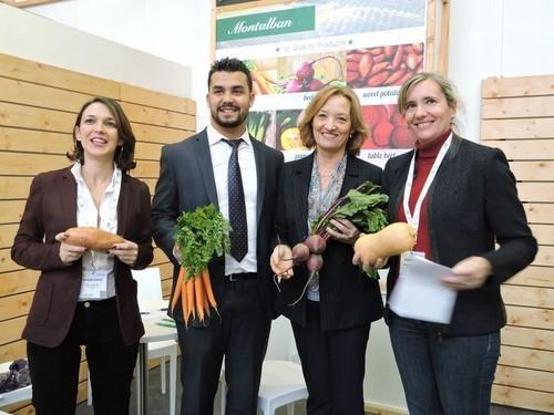 La consejera ha visitado los stand andaluces apoyando la agricultura de la Comunidad