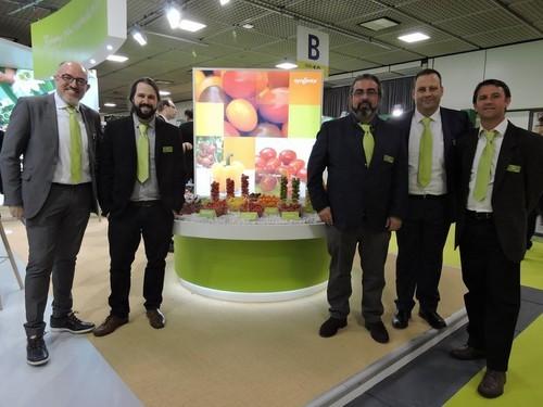 Parte del equipo de Syngenta en su espectacular stand ubicado en el pabellón 10