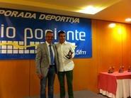 Pepe Fernández entregó el premio a 'Villa', árbitro joven de Segunda B