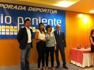 Chari y Carmen Galdeano, recogieron un reconocimiento a su padre, Tomás Galdeano