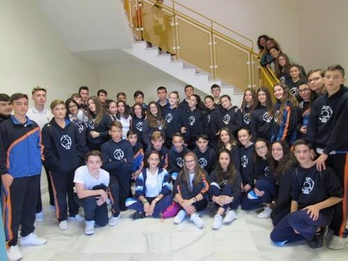 Alumnos del IES Nuestra Señora de Gádor, de Berja, en el acto del hospital ejidense.