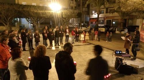 IU El Ejido en la Plaza Mayor con sus vecinos.