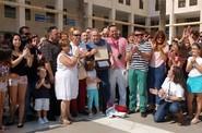 Los miembros del grupo quisieron reconocer la labor de su administrador y le hicieron entrega de una placa.