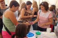 La Asociación de Enfermos de Alzheimer participó en la 'quedad' y fueron muchas las personas que quisieron hacer su particular donación.