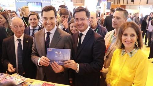 El presidente de la Junta en el stand de El Ejido junto al alcalde Francisco Góngora