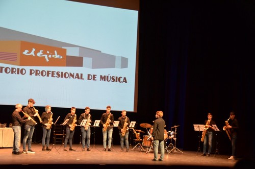 La orquesta Sinfónica de El Ejido actuó al final de la gala.