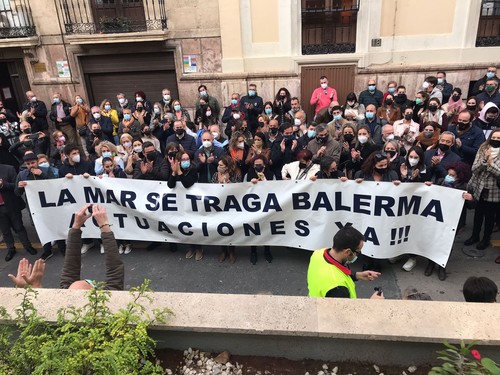 Cientos de personas de manifiestan en Almería para exigir una solución urgente para Balerma