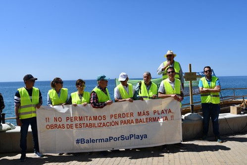 Balerma se concentra para exigir obras que estabilicen su costa