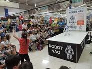 Carrefour estrena en Almería su programa de educación infantil impartido por un robot