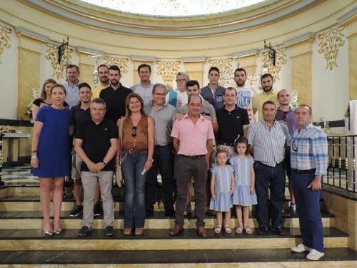 El CD El Ejido realiza una ofrenda floral a San Isidro, San Marcos y la Divina Infantita