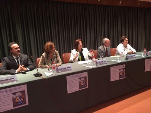 El Complejo Hospitalario Torrecárdenas impulsa un proyecto de voluntariado para cubrir necesidades de acompañamiento e información de usuarios