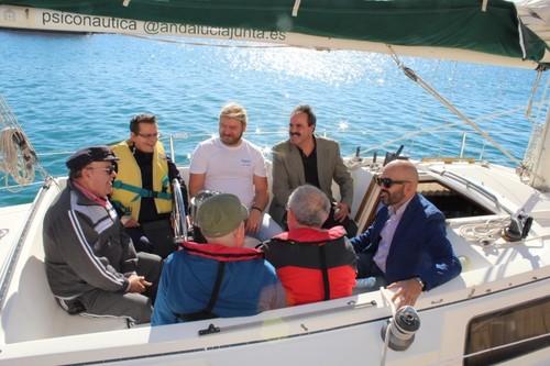 Una veintena de personas con discapacidad gravemente afectadas se beneficia de la actividad ‘Terapia en el Mar’