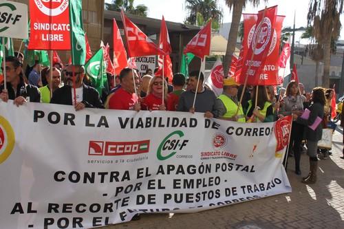 Concentración protesta ante la paralización de la negociación del convenio de Correos