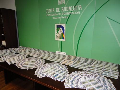 La Policía adscrita a la Junta interviene más de 4.500 boletos en la mayor operación contra una lotería ilegal en Almería