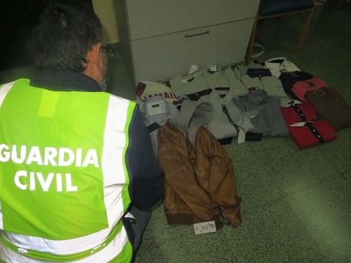 La Guardia Civil detiene a 2 personas, esclarece 3 robos en viviendas y un hurto, en Vícar