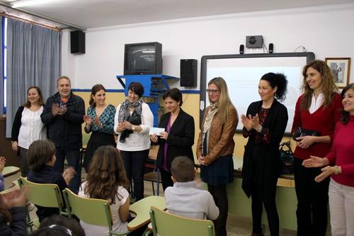 El AMPA del CEIP Ciavieja dona 200 euros de su mercado solidario a la asociación de Amigos y Familiares de Enfermos de Alzheimer de El Ejido