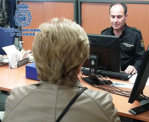 La Policía Nacional detiene a una persona por estafar y robar a ancianos mediante inspecciones de suministro eléctrico