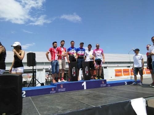 Los hermanos Prados Sánchez, del Biciclub Ejido, vencedores en categoría 6 horas de la Trackman Cycling
