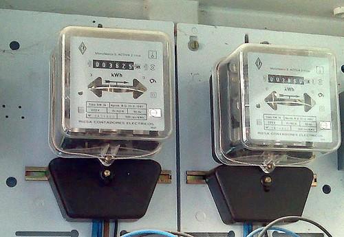 Defrauda más de 2.300 euros en electricidad con un enganche ilegal