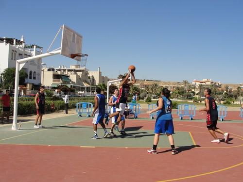 El Torneo de Basket 3X3 abre la campaña deportiva municipal que se llevará a cabo durante los meses de verano en los núcleos costeros