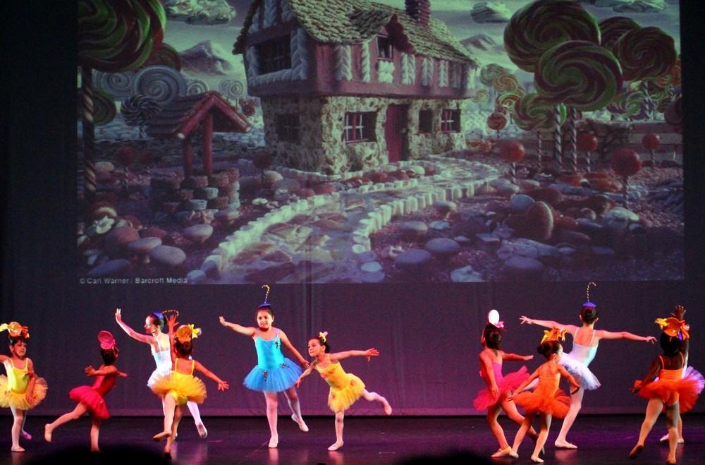 La Academia de Danza Adagio celebra un año más su Festival de Danza a beneficio de la AECC