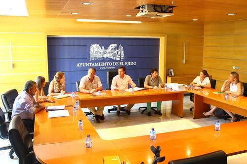 La Junta de Gobierno da luz verde al alquiler de una desbrozadora para la limpieza de caminos y viales del municipio