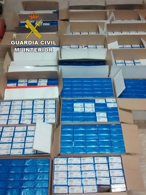 La Guardia Civil se aprehende de cerca de 6000 cajetillas de tabaco y practica una detención