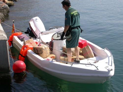 La Guardia Civil detiene a dos personas e interviene 600 Kg. de hachís