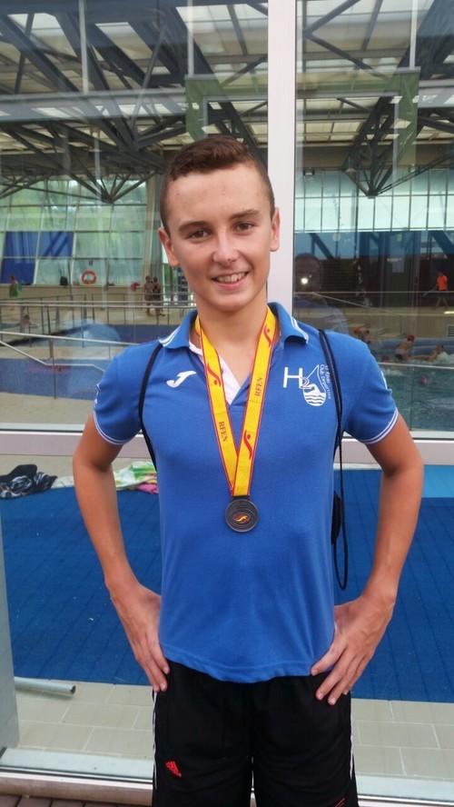El nadador del Club H2O El Ejido Manuel Martos, subcampeón en 200 metros espalda en el Campeonato de España Infantil